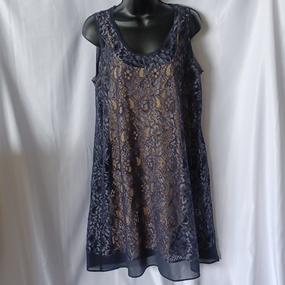 Simply Vera Wang Black Lace shift Dress Medium w/nude lining